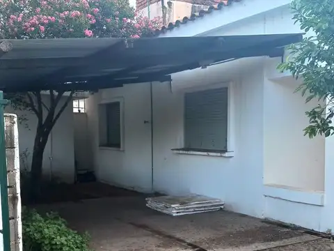 Casa 8 ambientes con 1 baño