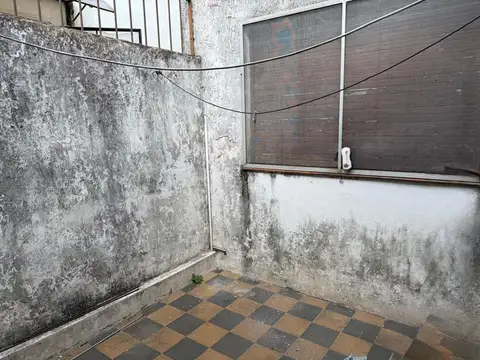 Manuel Quintana e/Felipe Amoedo y Madres de Plaza de Mayo 2100