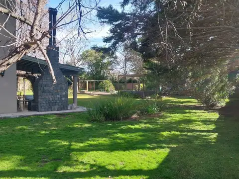 Casa en Venta con 4 cocheras