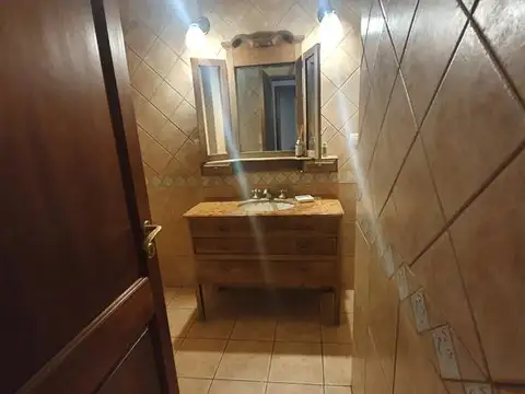 Casa 6 ambientes con 3 baños