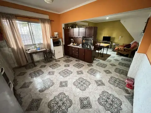 Casa 5 ambientes con 3 baños