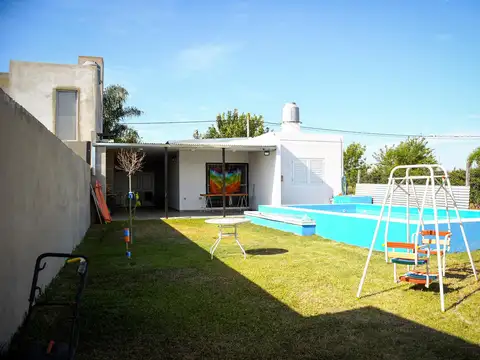 VENDE CASA 2 DORMITORIOS CON PILETA - VILLA AMELIA - APTA CREDITO