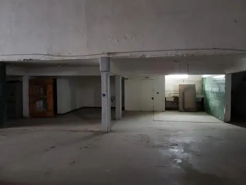 Importante Galpón Urbano Calle Esandi