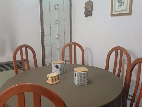 Casa en Alquiler con 2 cocheras