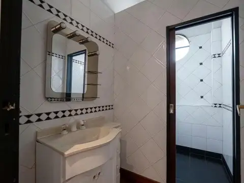 Oficina 6 ambientes con 1 baño