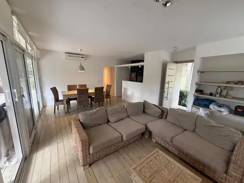 Casa en venta/alquiler ubicada en Portezuelo, zona Laguna del Sauce y Laguna Negra. Propiedad de 170