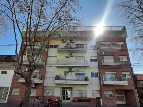 DEPARTAMENTO CENTRICO EN VENTA - ZARATE