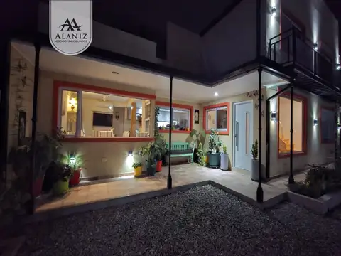 Casa en Venta con 2 cocheras
