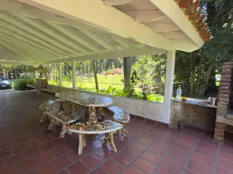 CASA QUINTA EN VENTA 3 AMBIENTES PILETA PARQUE