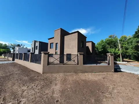 Casa en Venta Pilar Tipo Dúplex 3 ambientes