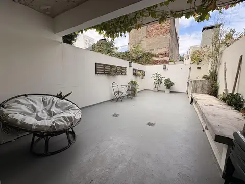 VENTA 2 amb - CON 2 patios. PARRILLA PROPIA y COCHERA. PILETA Y TERRAZA