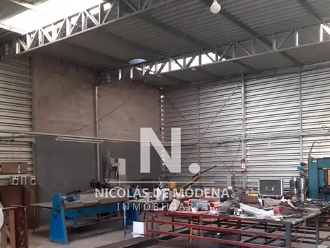 Excelente galpón y local comercial