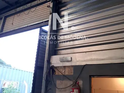 Excelente galpón y local comercial