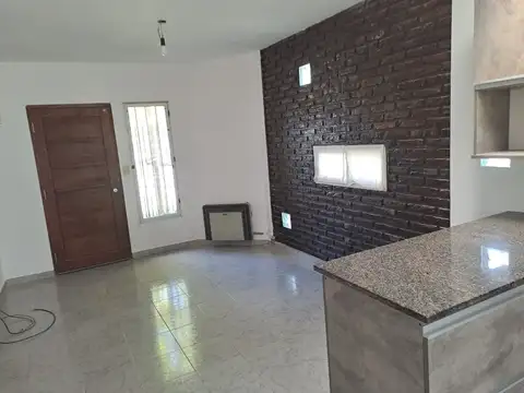 Depto Tipo Casa en Alquiler en Castelar Norte, $ 870.000