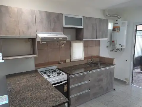 Depto Tipo Casa en Alquiler de 2 dormitorios