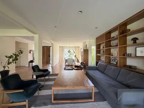 Casa 6 ambientes con 2 baños