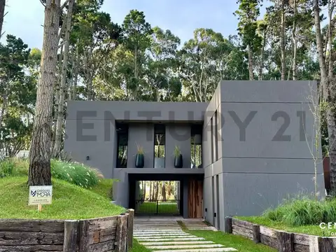 Casa 5 ambientes en Costa Esmeralda