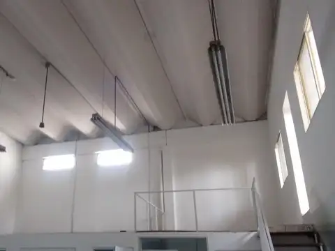 Galpon en Venta en Crisol Norte, USD 250.000