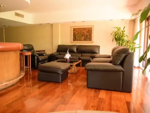 Piso de 6 AMB c/dependencia en Villa Devoto Residencial