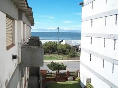 Departamento sobre Costanera con vista al mar