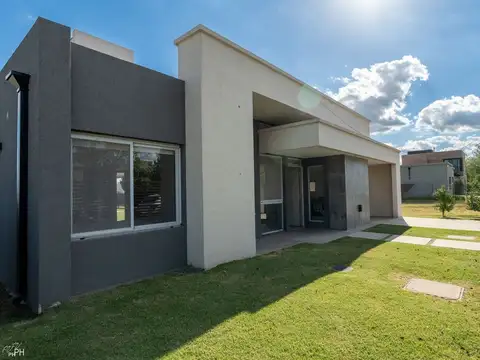 Casa en Venta en Roldan, USD 170.000