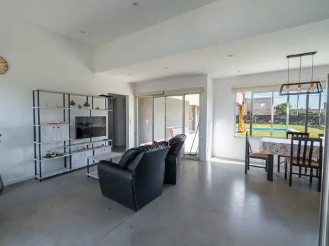 Casa 3 ambientes con 1 baño