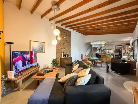 Casa 7 ambientes con 1 baño