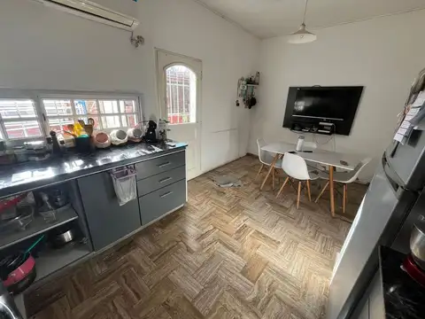 CASA EN VENTA 5 AMB- I. CASANOVA-LOTE 250m2