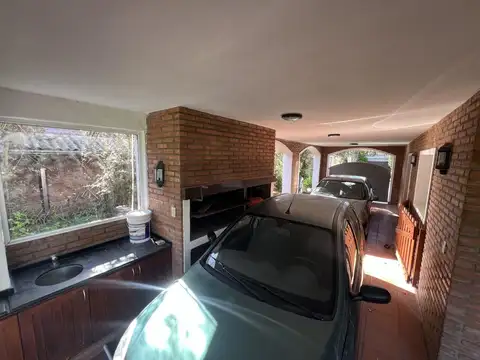 Casa 6 ambientes con 4 baños