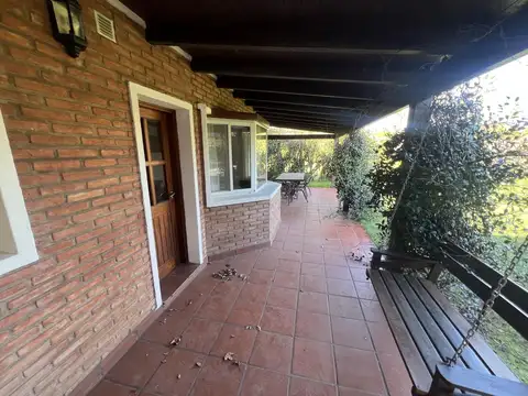 Casa en Alquiler con 6 cocheras