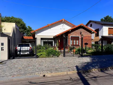 VENTA CASA CASTELAR NORTE 5 AMBIENTES APTA CREDITO