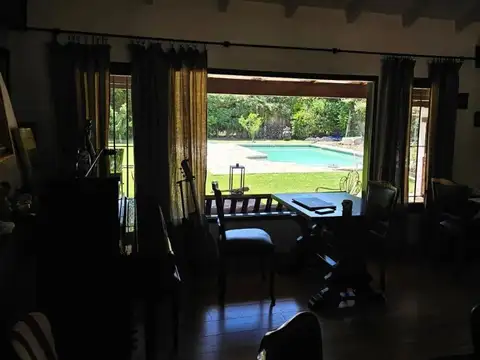 Casa 6 ambientes con 2 baños