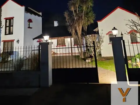 Casa en venta - 5 Dormitorios 3 Baños - Cocheras - La Herradura, Pilar