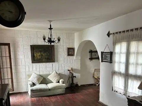Casa 9 ambientes con 1 baño