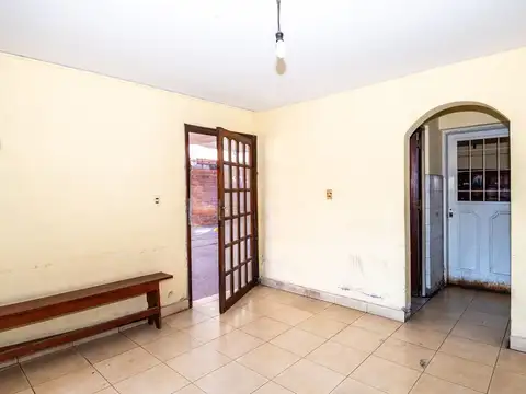 CASA EN VENTA SOBRE AV. EX COMBATIENTES