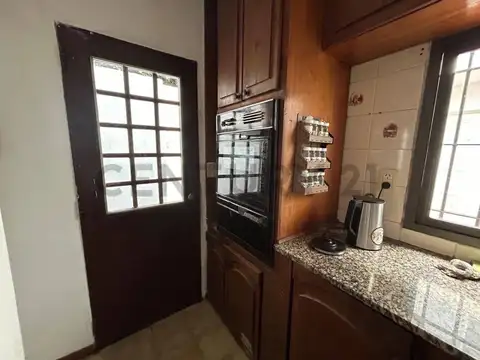 Pampa 700, Piso 0
