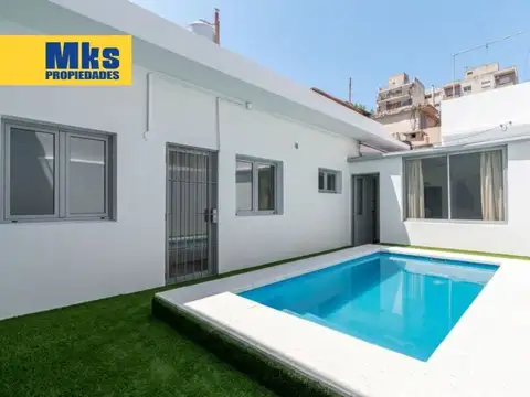 Venta. Casa sobre lote propio. Piscina y terraza. 5 dormitorios.