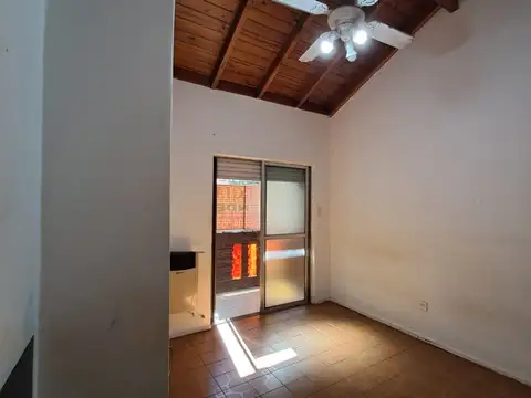 PH al frente con balcon y terraza en Almagro