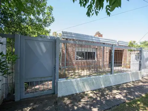CASA DE 3 DORMITORIOS VENTA VILLA ELISA CON PILETA