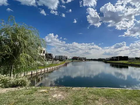 Av de la Cultura  al 195