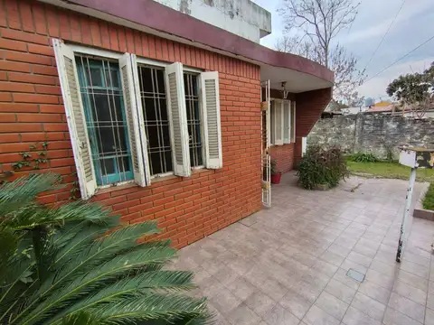 CASA 3 AMB. LOTE de 220 m² - MERLO - OPORTUNIDAD 