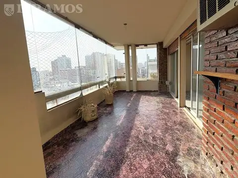 3 de febrero  y Zabala. Torre . Seg 24 hs