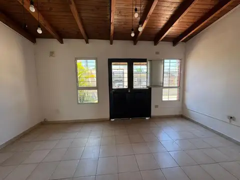 Casa 4 ambientes con 1 baño