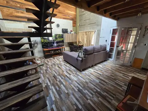 Casa 4 ambientes con 2 baños