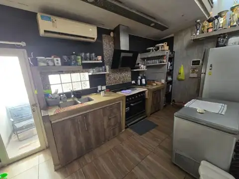 CASA EN VENTA 4 AMBIENTES CON PILETA EN SAN ANTONIO DE PADUA