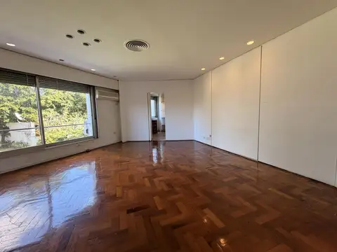 Chalet en venta y alquiler con jardín en San Isidro