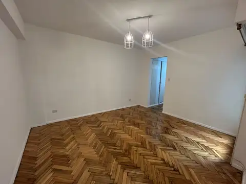 Estados Unidos 3500, Piso PB
