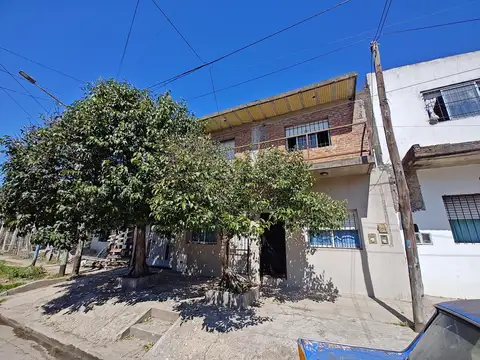 Casa en dos plantas en venta en V. Dorrego - Gonzalez Catan