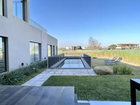 Casa en venta o alquier Pilara con vista a laguna con renta - La Calesa- Pilar