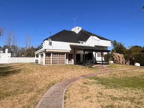 VENTA -Casa - 4 dormitorios - De Vicenzo Grande